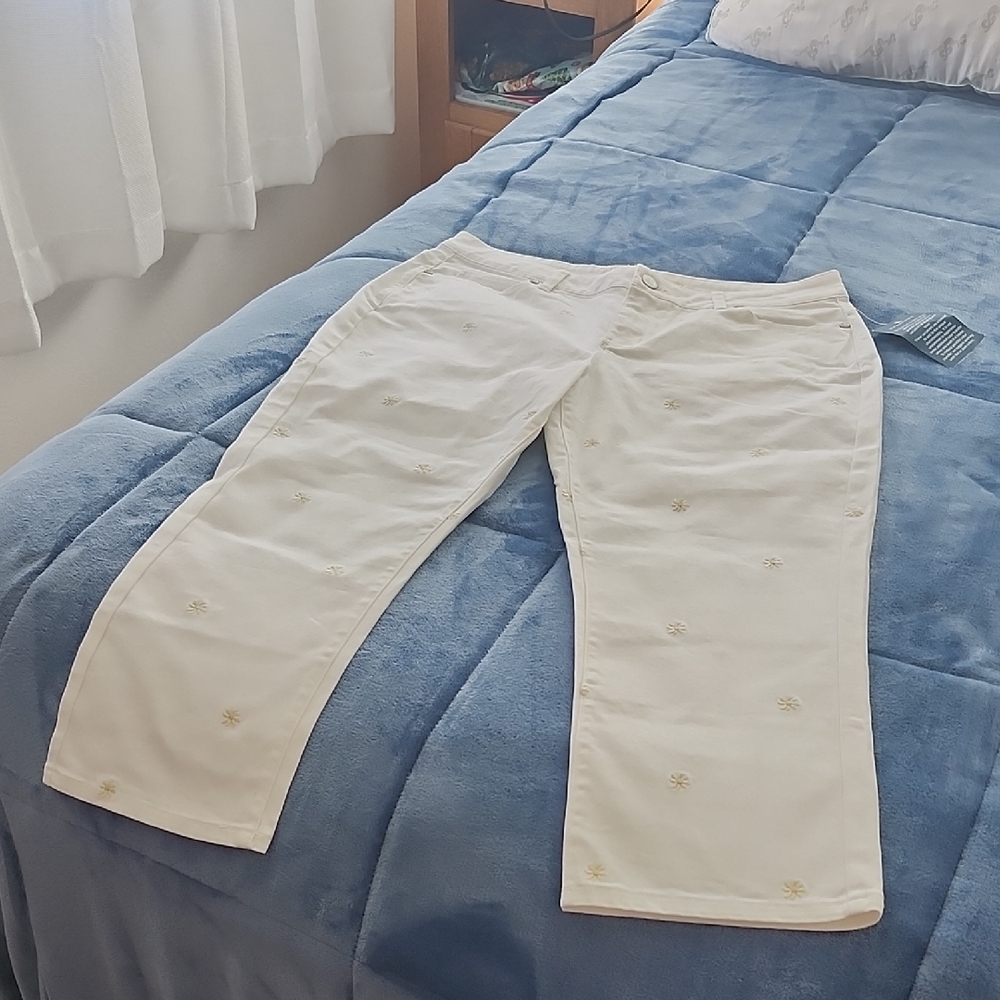 Coldwater Creek Capris..NWT